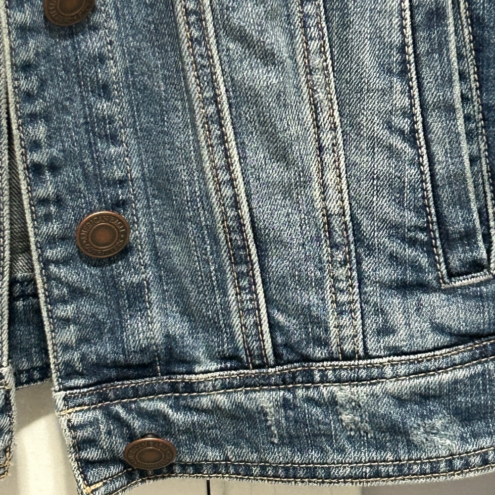 LIKE NEW! Women's American Eagle Short Jean Jacket - Small - Picture 7 of 9